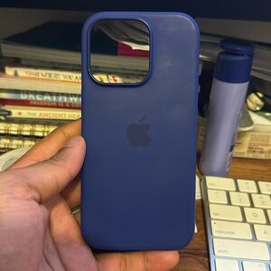 iPhone 16 Pro Silicone Case - Electric Blue
